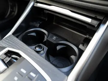 BMW 320i xDrive Limousine M Sport ACC GSD LRH SGlas