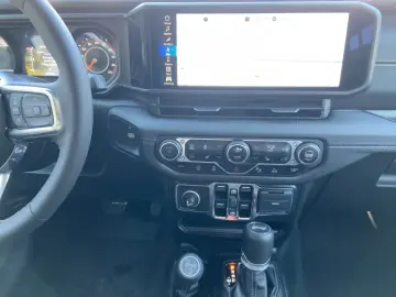 Jeep Wrangler Sahara