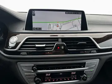 BMW 740Ld xDri Fond-Entertainment Night Vision Laser