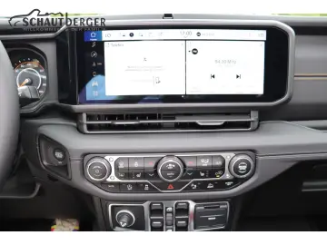 Jeep Wrangler Sahara