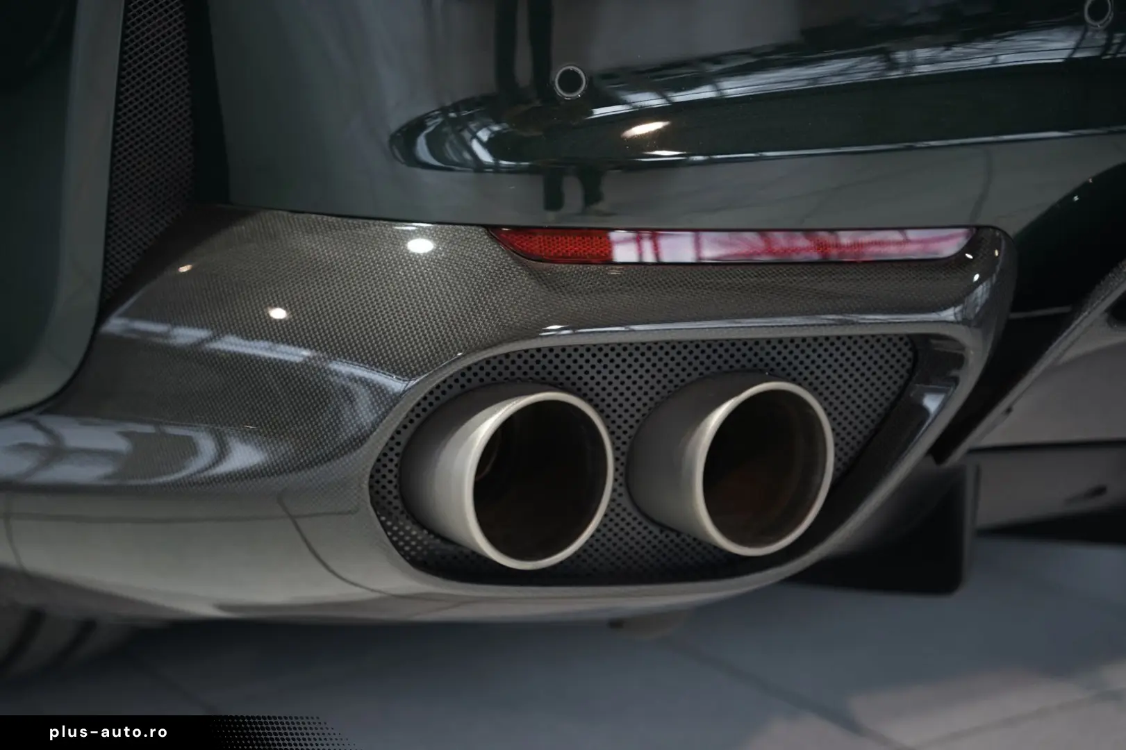 FERRARI 812 GTS  Carbon