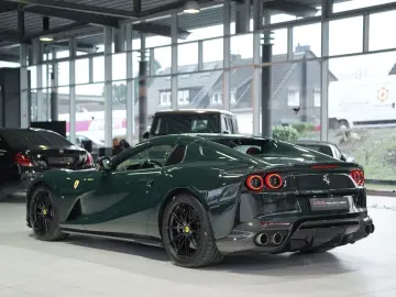 FERRARI 812 GTS  Carbon