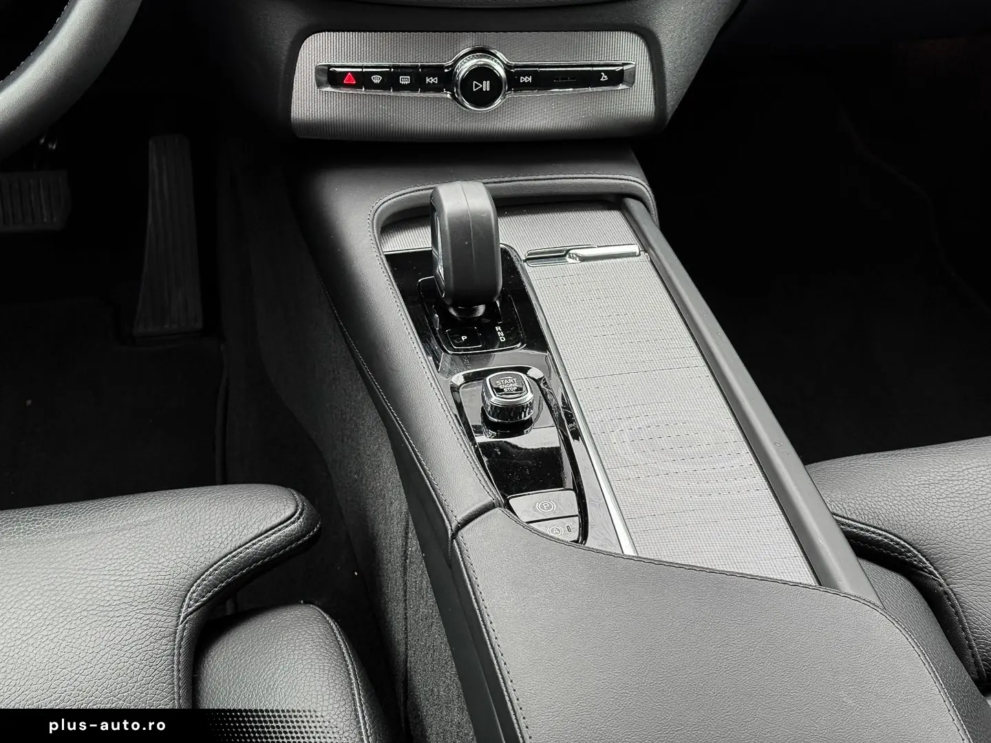 VOLVO XC90 B5 Benzin Core AWD 7-Sitzer StandHZG Harman