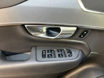 VOLVO XC90 B5 AWD Core Fahrassist AHK Wide Cam LED