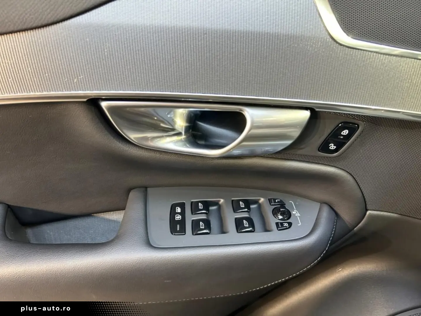 VOLVO XC90 B5 AWD Core Fahrassist AHK Wide Cam LED