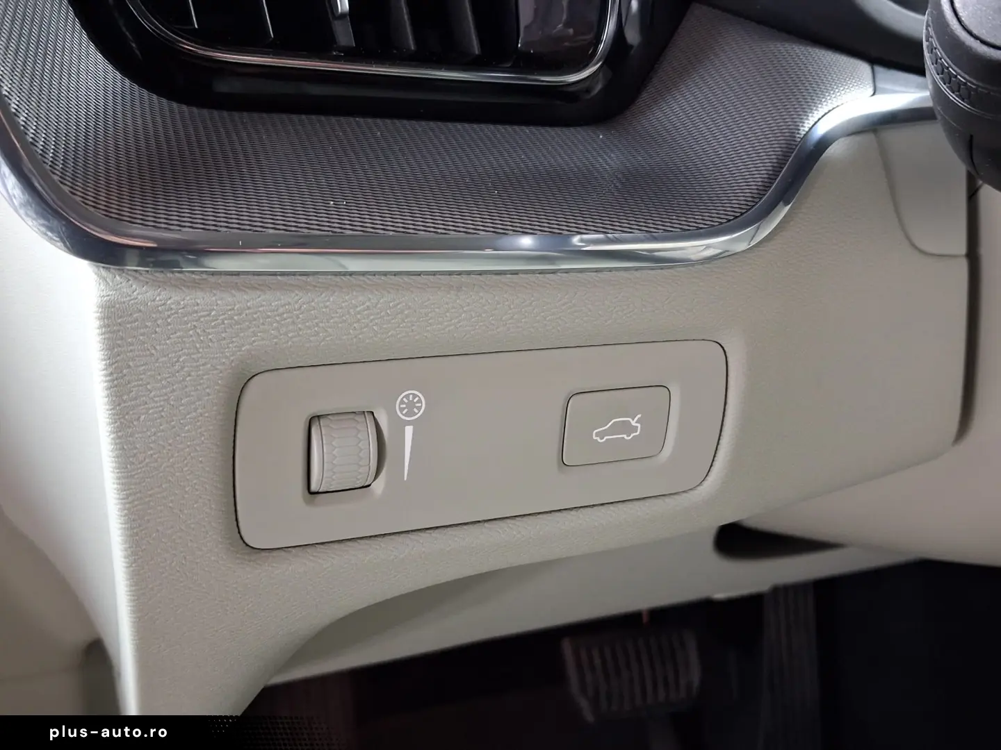 VOLVO XC60 INSCRIPTION 4WDB4D-HYBRID 197CP 2020