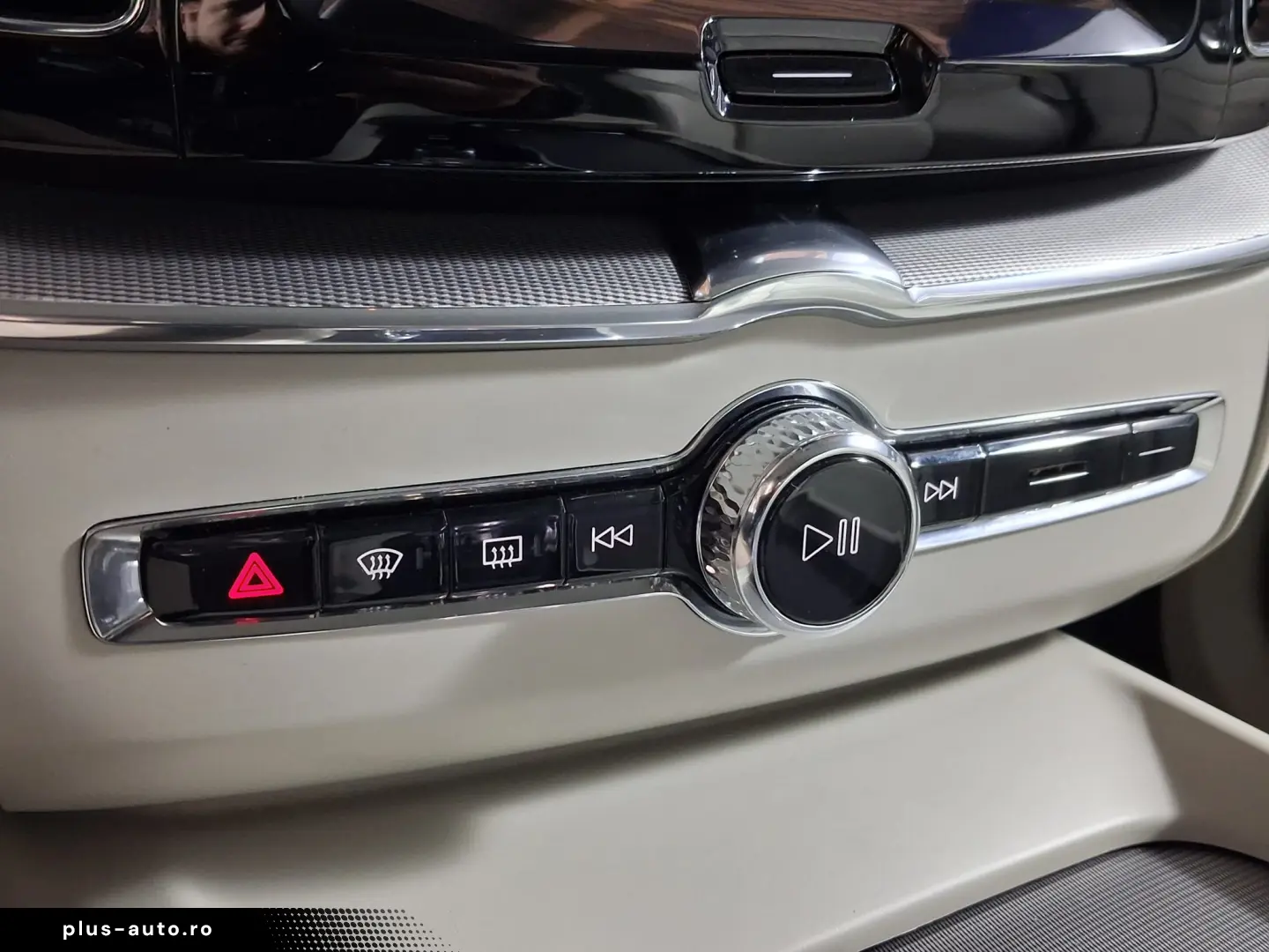 VOLVO XC60 INSCRIPTION 4WDB4D-HYBRID 197CP 2020