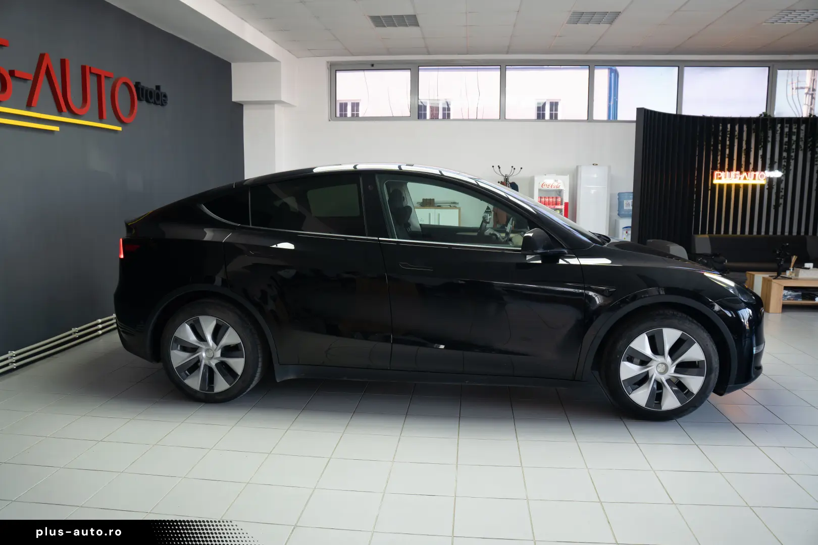 Tesla Model Y  Long Range  Dual Motor