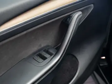 Tesla Model Y  Long Range  Dual Motor