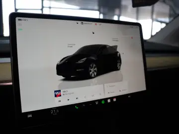 Tesla Model Y  Long Range  Dual Motor