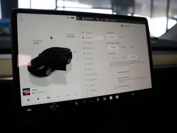 Tesla Model Y  Long Range  Dual Motor