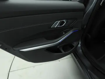 BMW 318 3 Serie Sedan 318d   LED   navi   Active cru