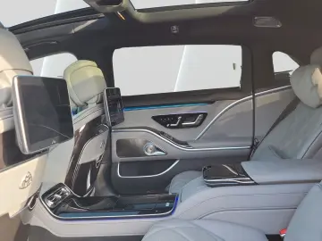 MERCEDES-BENZ S 580 e Maybach