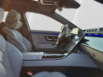 MERCEDES-BENZ S 580 e Maybach