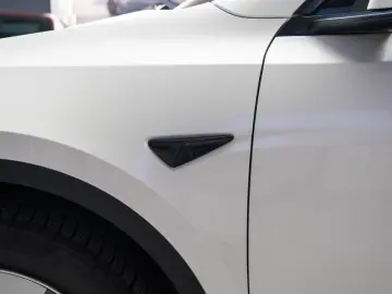 Tesla Model Y  Dual Motor  Long Range