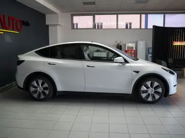 Tesla Model Y  Dual Motor  Long Range