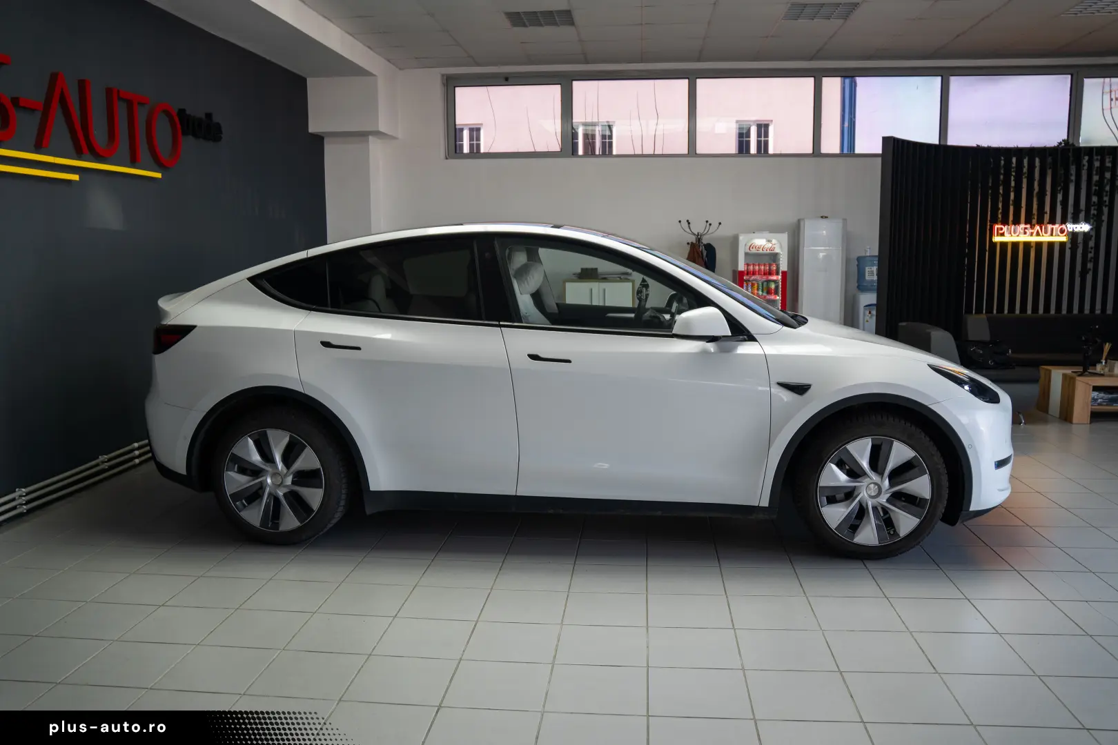 Tesla Model Y  Dual Motor  Long Range