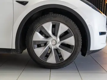 Tesla Model Y  Dual Motor  Long Range