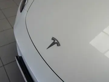 Tesla Model Y  Dual Motor  Long Range