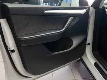 Tesla Model Y  Dual Motor  Long Range