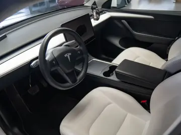 Tesla Model Y  Dual Motor  Long Range