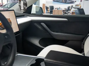 Tesla Model Y  Dual Motor  Long Range