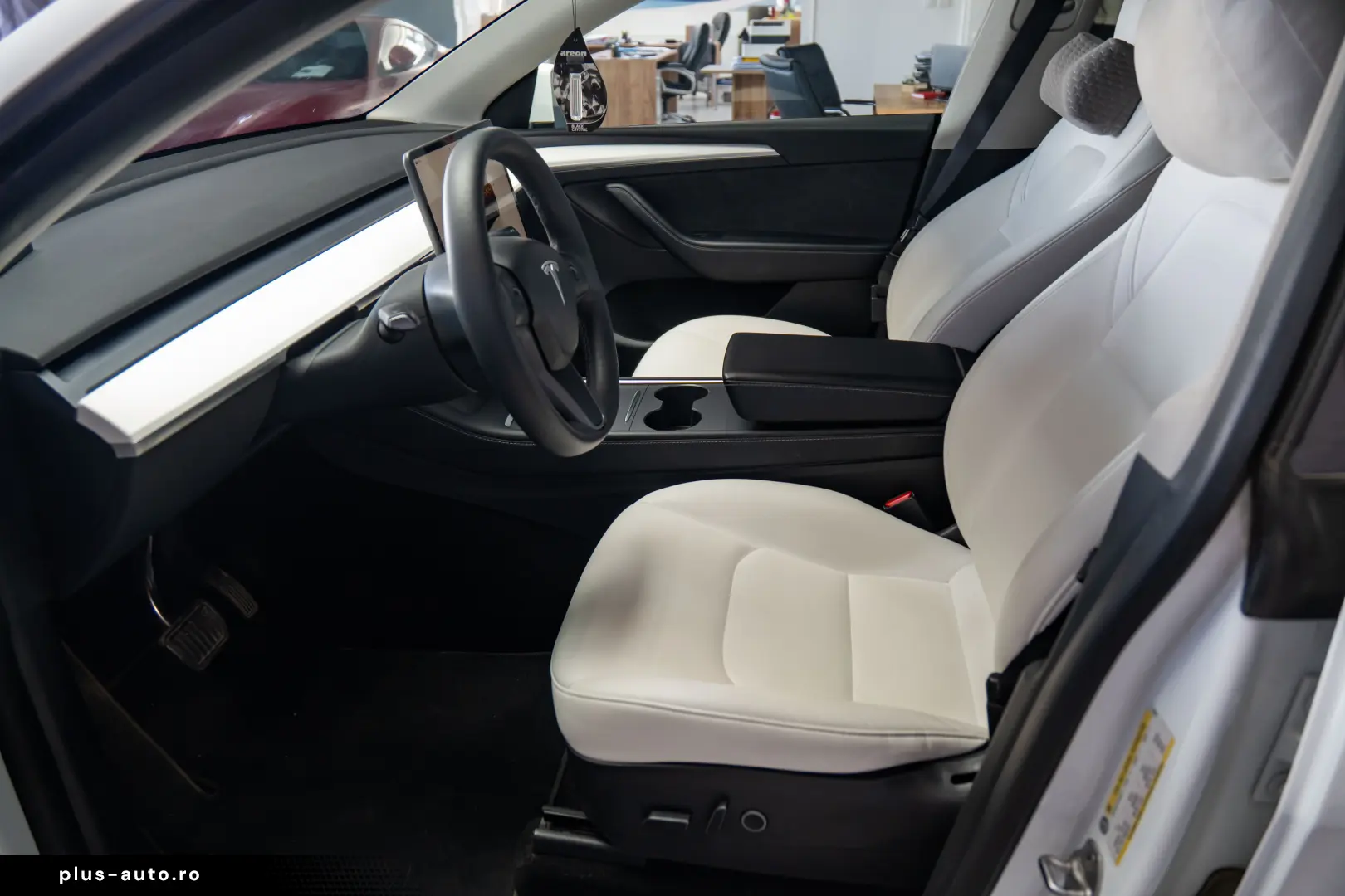 Tesla Model Y  Dual Motor  Long Range