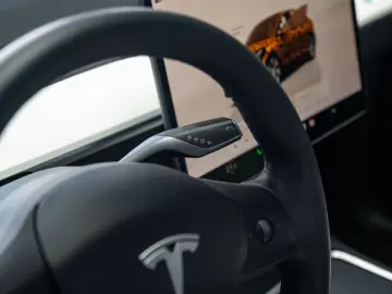 Tesla Model Y  Dual Motor  Long Range