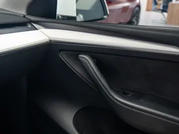 Tesla Model Y  Dual Motor  Long Range