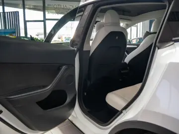 Tesla Model Y  Dual Motor  Long Range