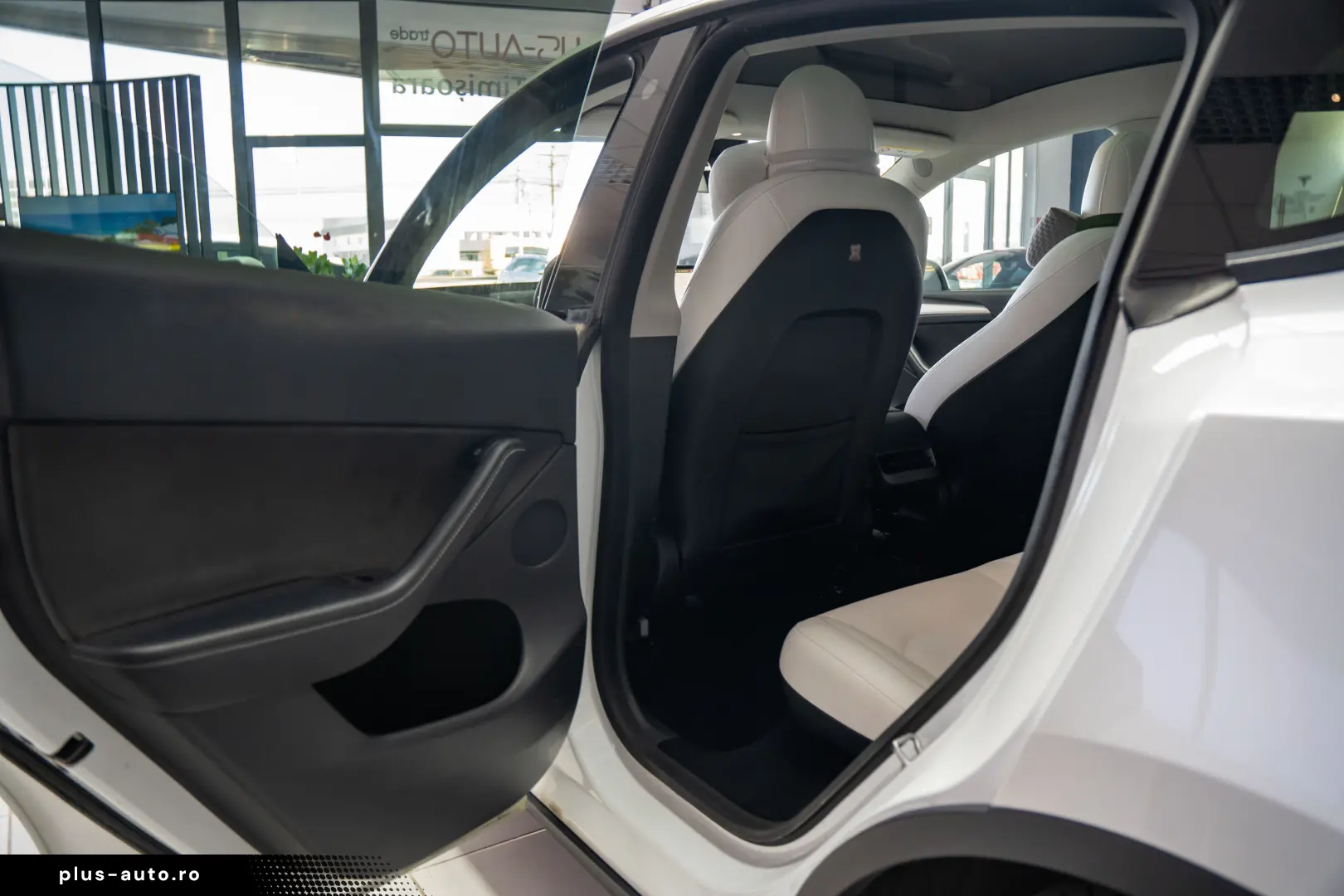 Tesla Model Y  Dual Motor  Long Range