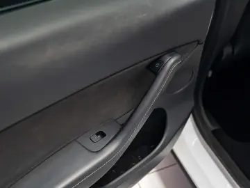 Tesla Model Y  Dual Motor  Long Range