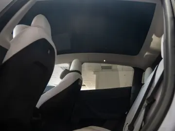 Tesla Model Y  Dual Motor  Long Range