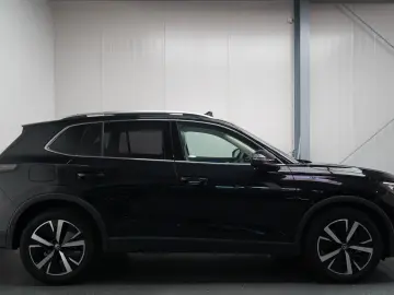 VW Tiguan 2.0TDI Elegance PANO AHK 360 HUD MASSAGE