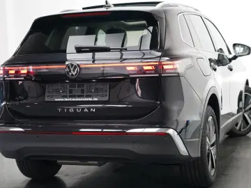 VW Tiguan 2.0TDI Elegance PANO AHK 360 HUD MASSAGE
