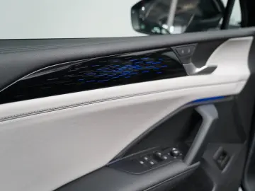 VW Tiguan 2.0TDI Elegance PANO AHK 360 HUD MASSAGE