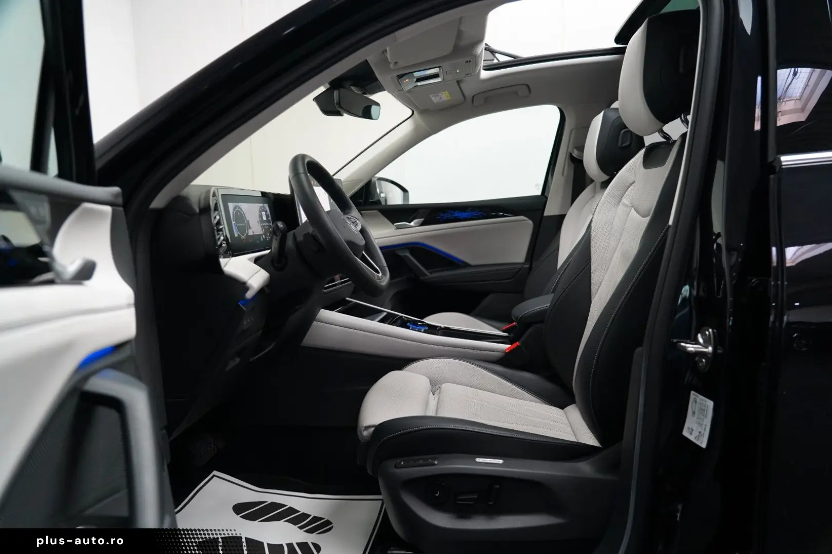 VW Tiguan 2.0TDI Elegance PANO AHK 360 HUD MASSAGE