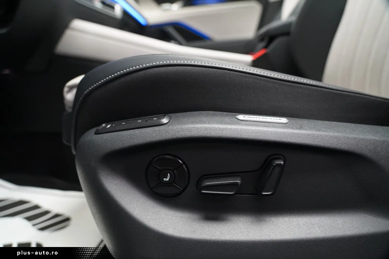 VW Tiguan 2.0TDI Elegance PANO AHK 360 HUD MASSAGE