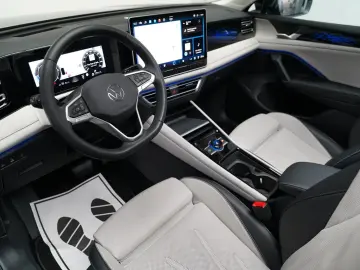 VW Tiguan 2.0TDI Elegance PANO AHK 360 HUD MASSAGE