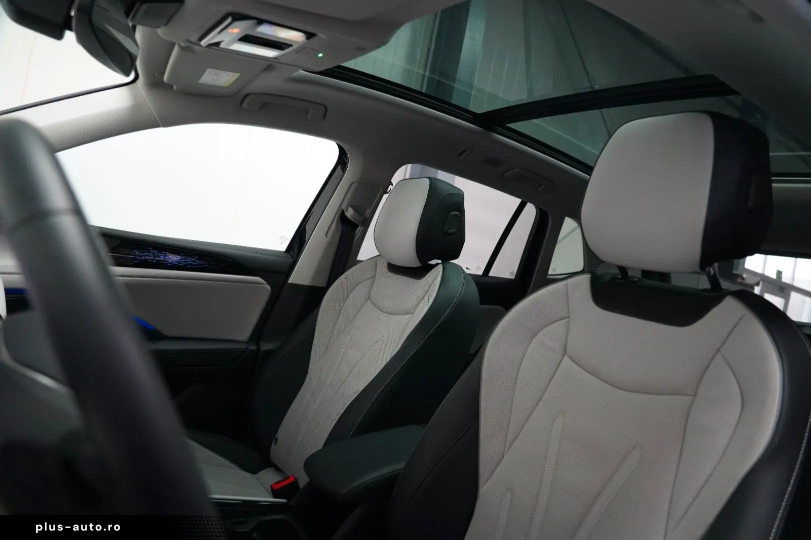 VW Tiguan 2.0TDI Elegance PANO AHK 360 HUD MASSAGE