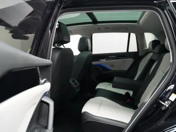 VW Tiguan 2.0TDI Elegance PANO AHK 360 HUD MASSAGE