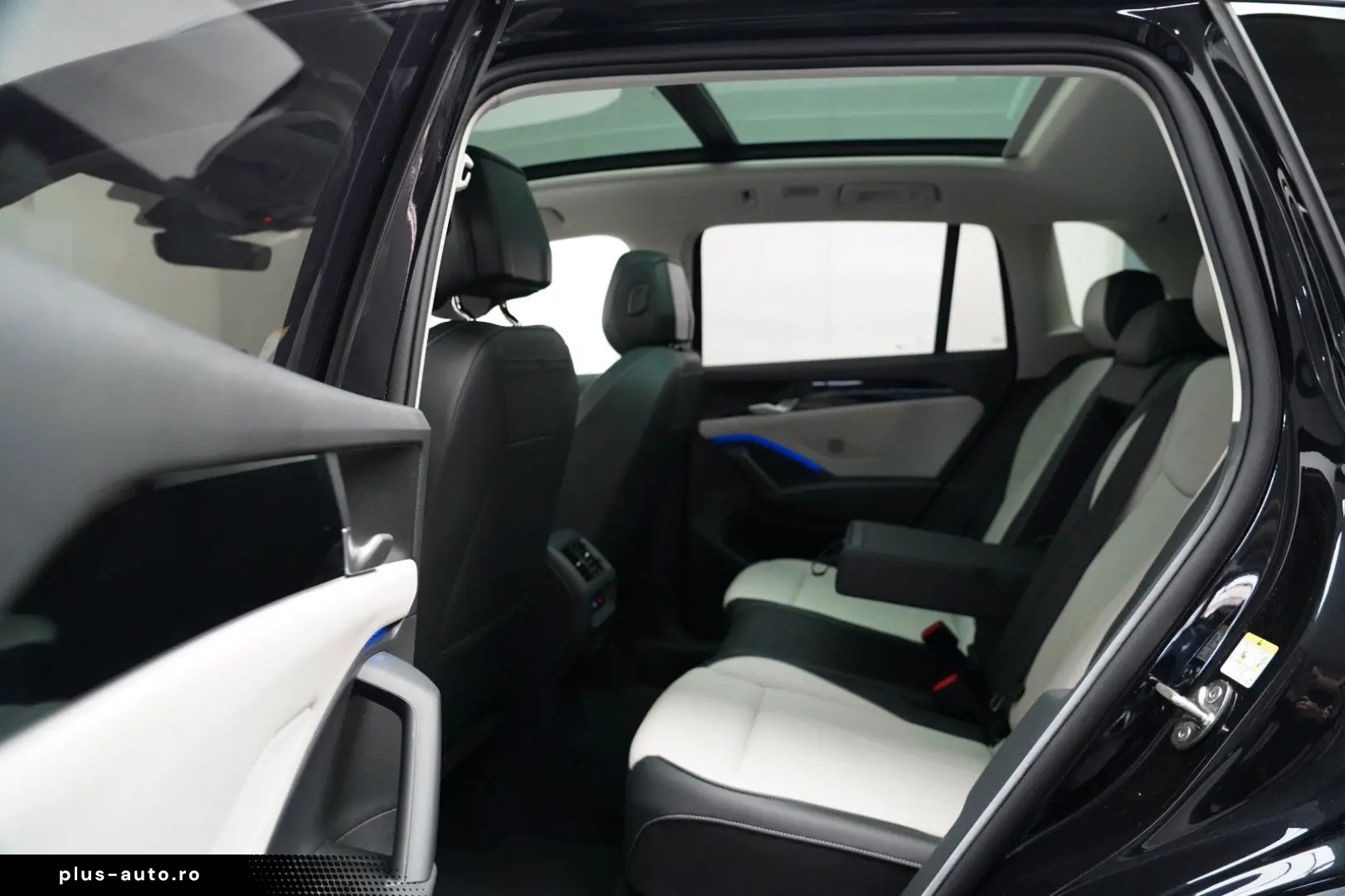 VW Tiguan 2.0TDI Elegance PANO AHK 360 HUD MASSAGE