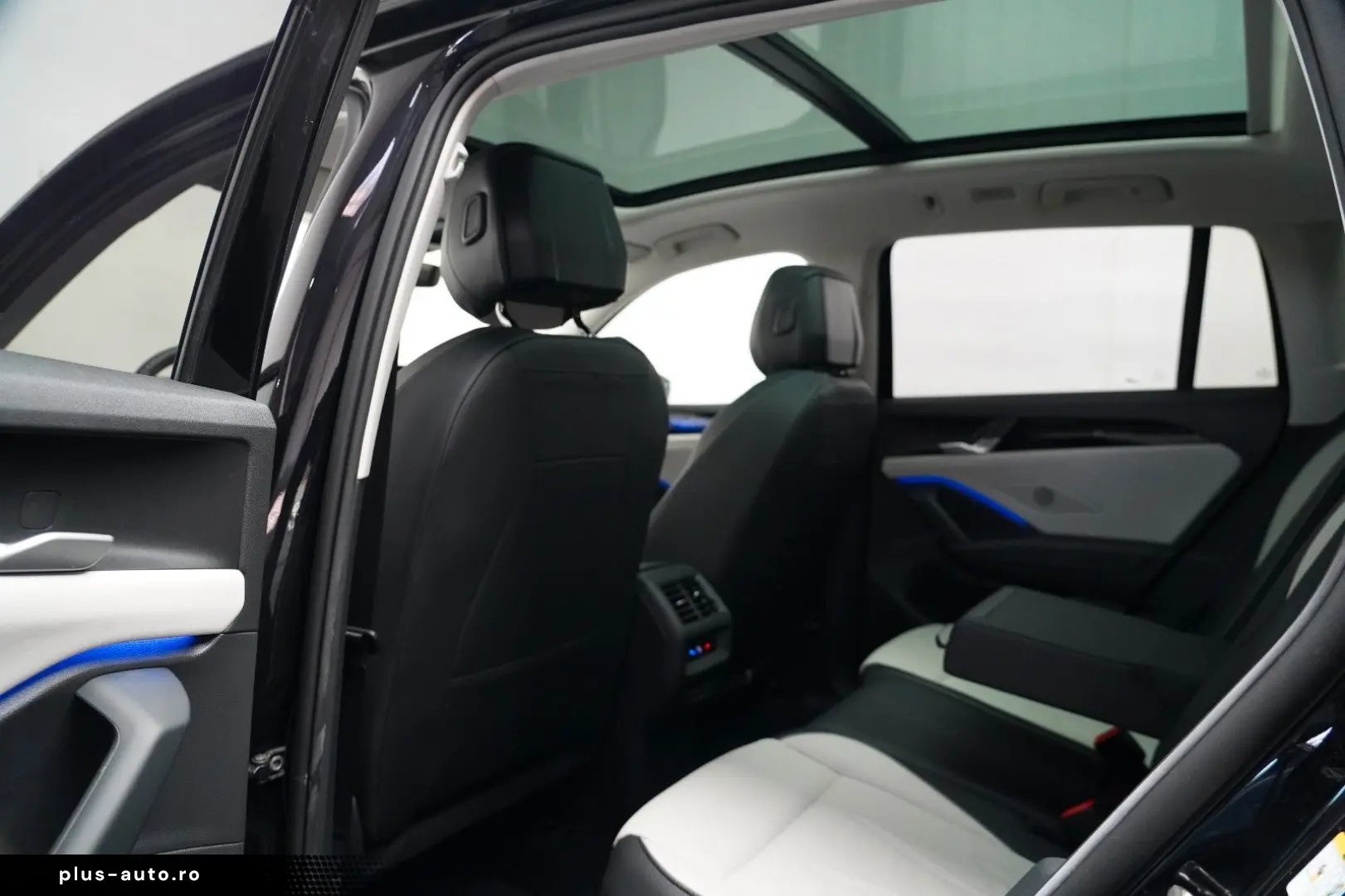 VW Tiguan 2.0TDI Elegance PANO AHK 360 HUD MASSAGE