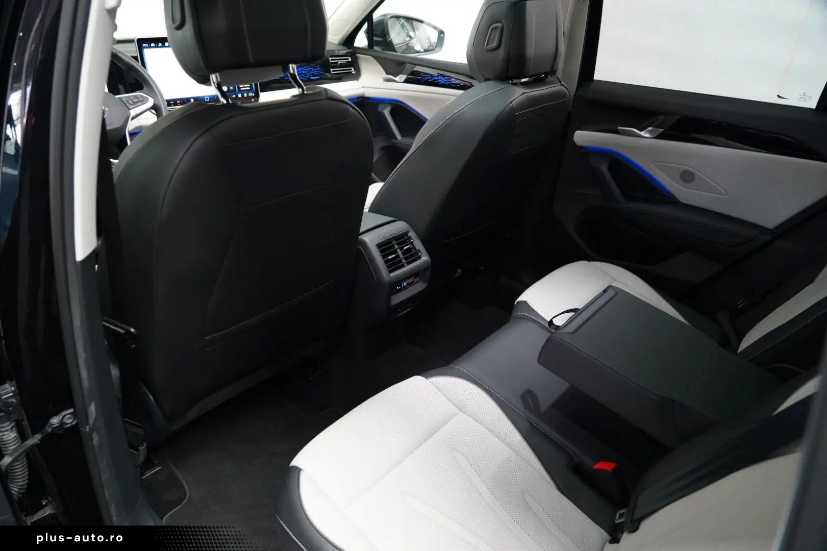 VW Tiguan 2.0TDI Elegance PANO AHK 360 HUD MASSAGE