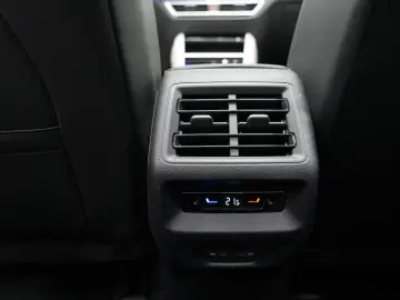 VW Tiguan 2.0TDI Elegance PANO AHK 360 HUD MASSAGE