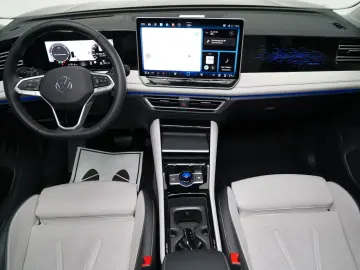VW Tiguan 2.0TDI Elegance PANO AHK 360 HUD MASSAGE