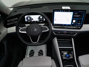 VW Tiguan 2.0TDI Elegance PANO AHK 360 HUD MASSAGE