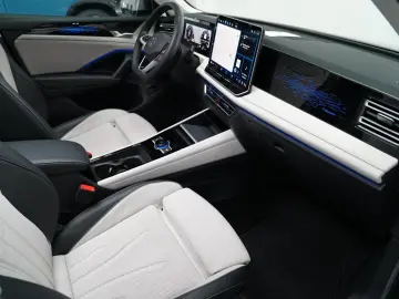 VW Tiguan 2.0TDI Elegance PANO AHK 360 HUD MASSAGE