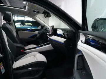 VW Tiguan 2.0TDI Elegance PANO AHK 360 HUD MASSAGE