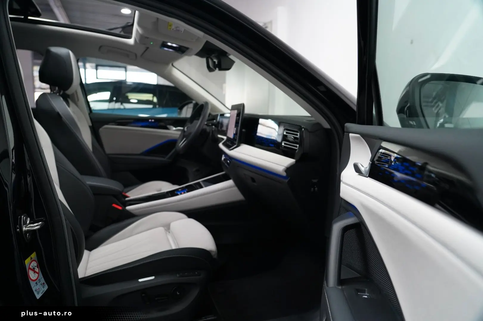 VW Tiguan 2.0TDI Elegance PANO AHK 360 HUD MASSAGE